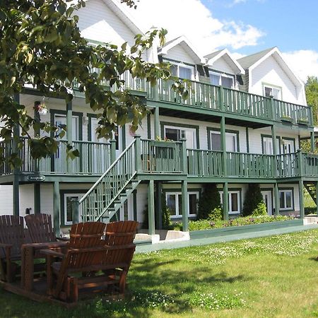 Hotel Sous La Croix 152725 Tadoussac Eksteriør bilde
