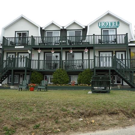 Hotel Sous La Croix 152725 Tadoussac Eksteriør bilde
