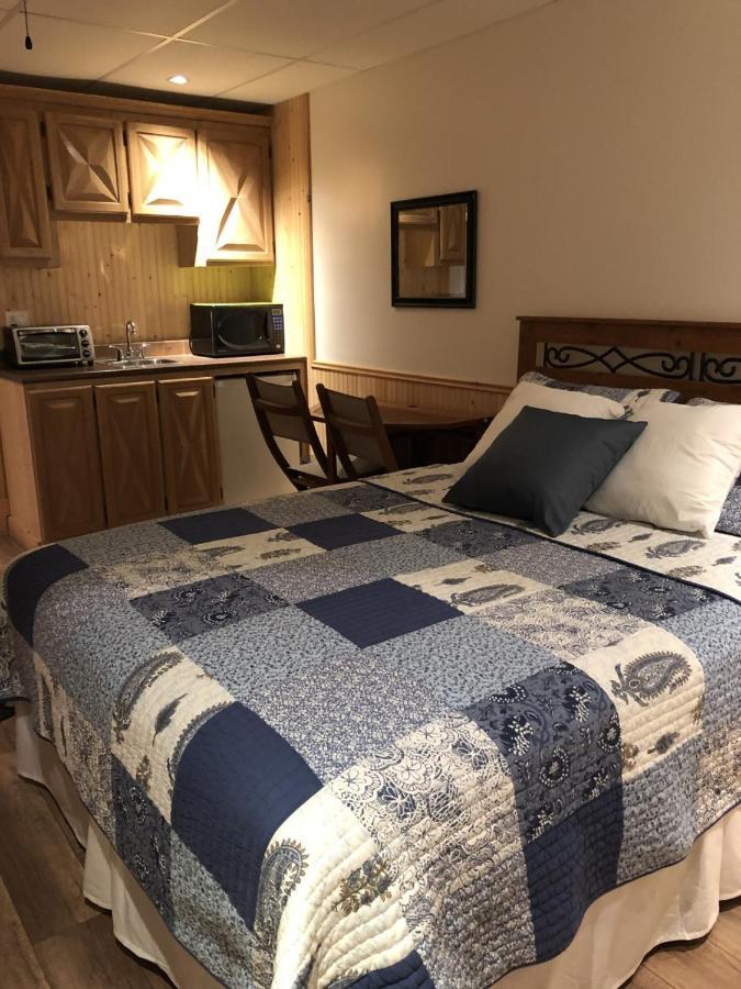 Hotel Sous La Croix 152725 Tadoussac Eksteriør bilde