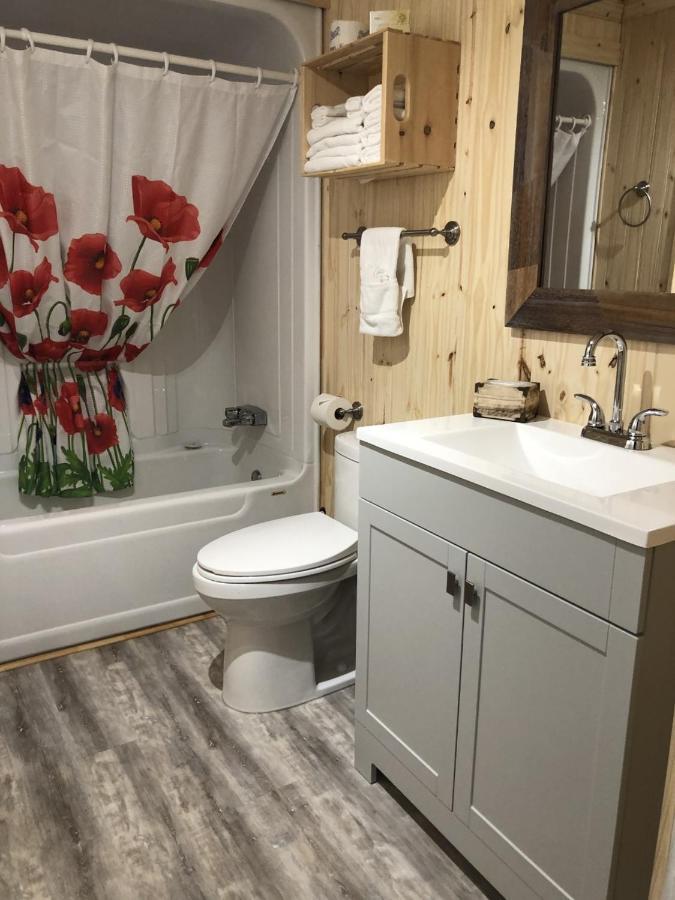 Hotel Sous La Croix 152725 Tadoussac Eksteriør bilde