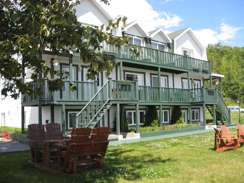 Hotel Sous La Croix 152725 Tadoussac Eksteriør bilde
