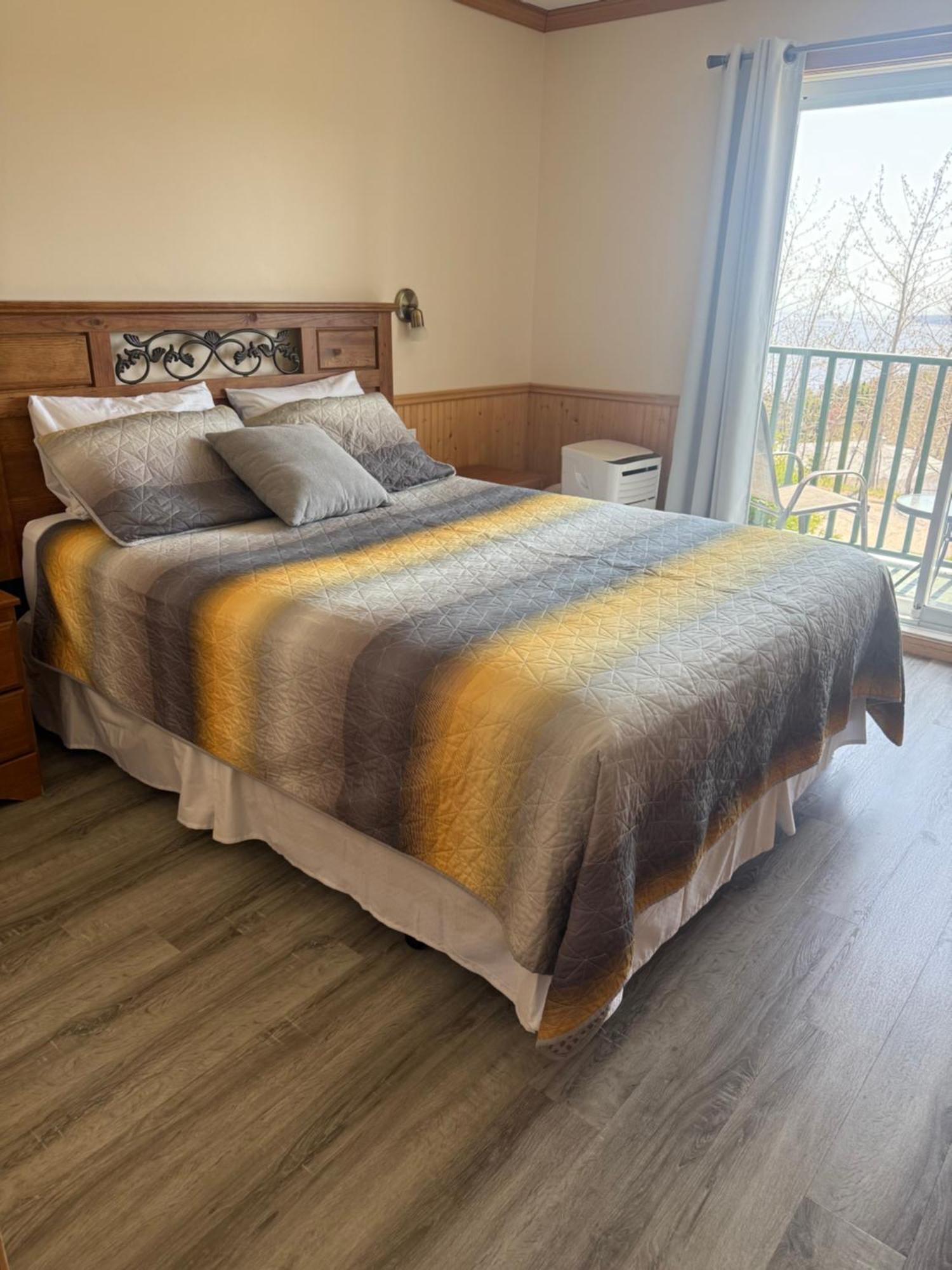 Hotel Sous La Croix 152725 Tadoussac Eksteriør bilde
