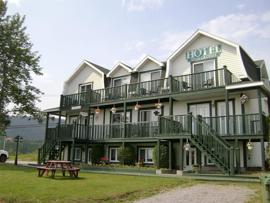Hotel Sous La Croix 152725 Tadoussac Eksteriør bilde