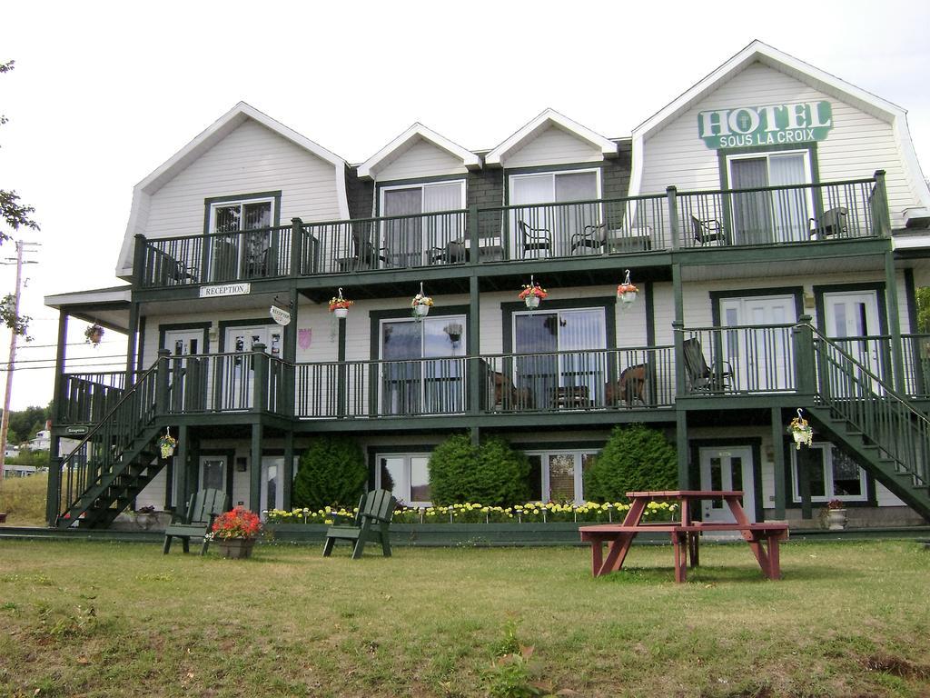 Hotel Sous La Croix 152725 Tadoussac Eksteriør bilde