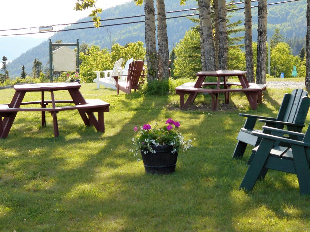 Hotel Sous La Croix 152725 Tadoussac Eksteriør bilde