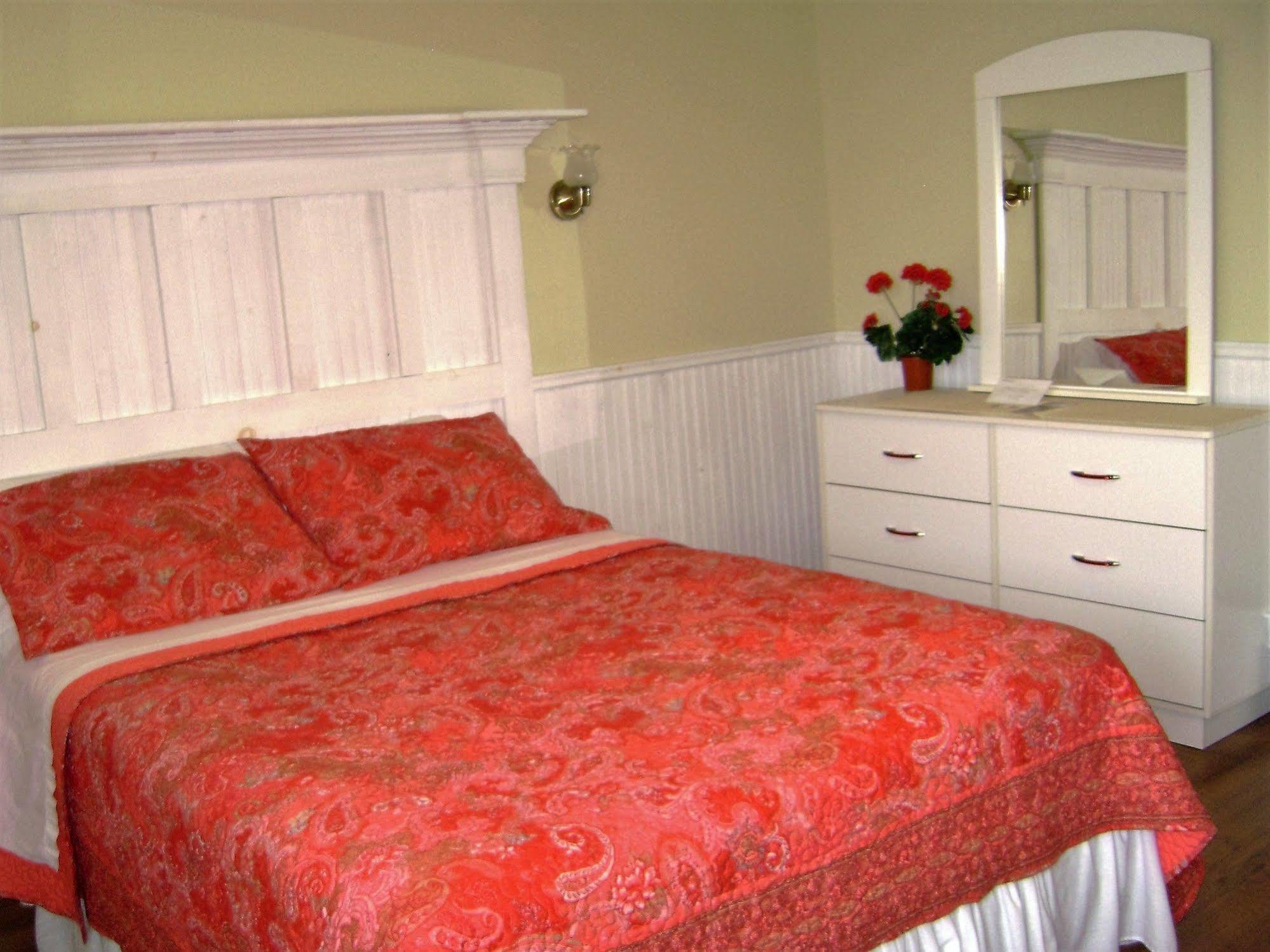 Hotel Sous La Croix 152725 Tadoussac Eksteriør bilde