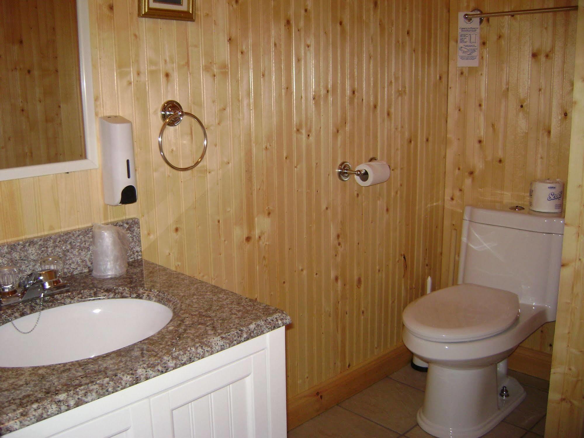 Hotel Sous La Croix 152725 Tadoussac Eksteriør bilde