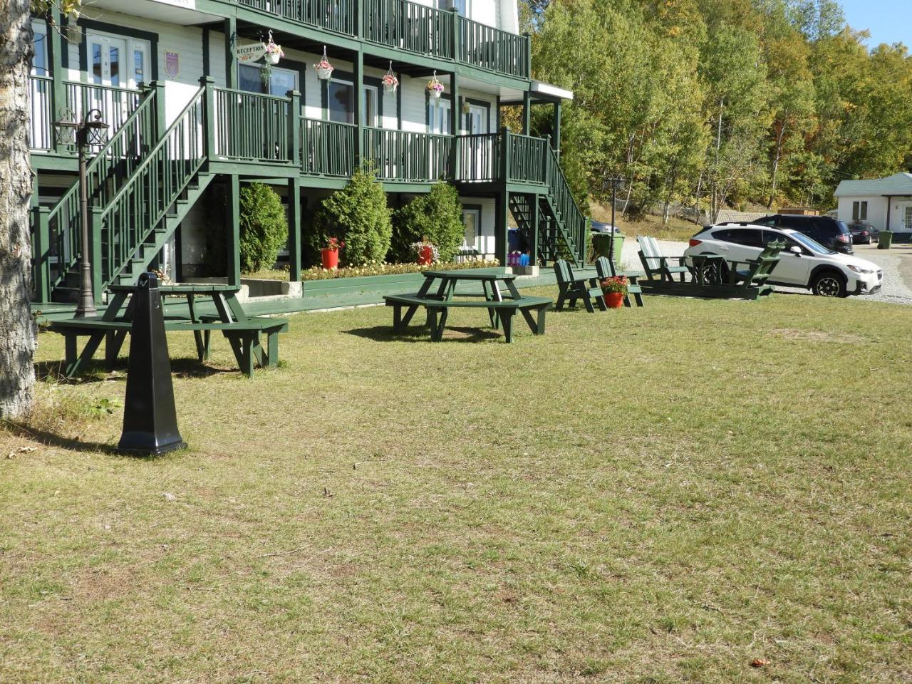 Hotel Sous La Croix 152725 Tadoussac Eksteriør bilde