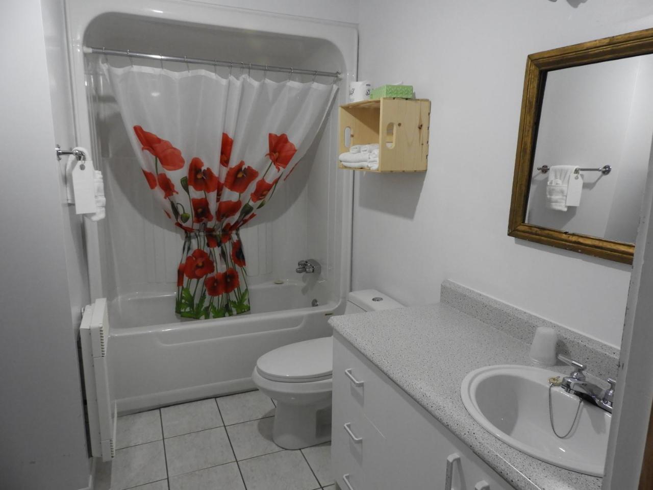 Hotel Sous La Croix 152725 Tadoussac Eksteriør bilde